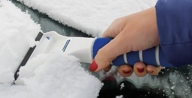 Cómo quitar el hielo del parabrisas de tu coche